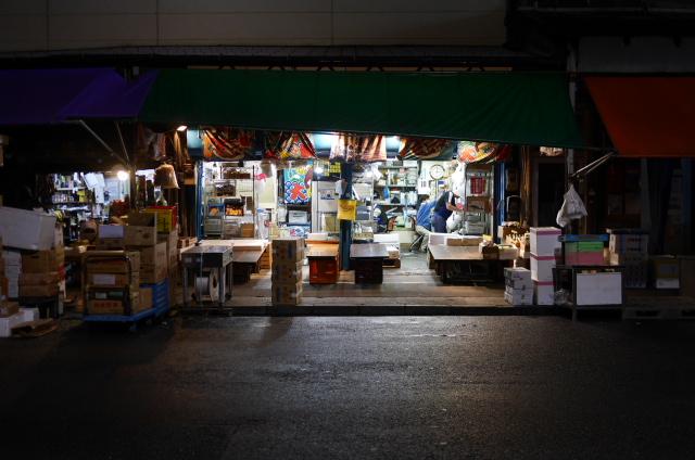 The outer market at night